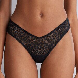 Intimissimi Panties made of soft animal print stretch lace